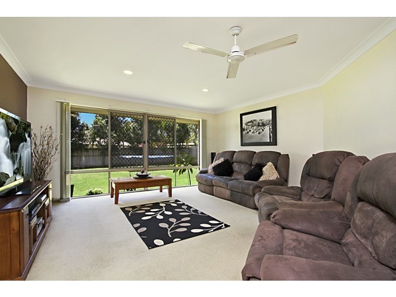 129 Wallum Drive, Parkinson QLD 4115