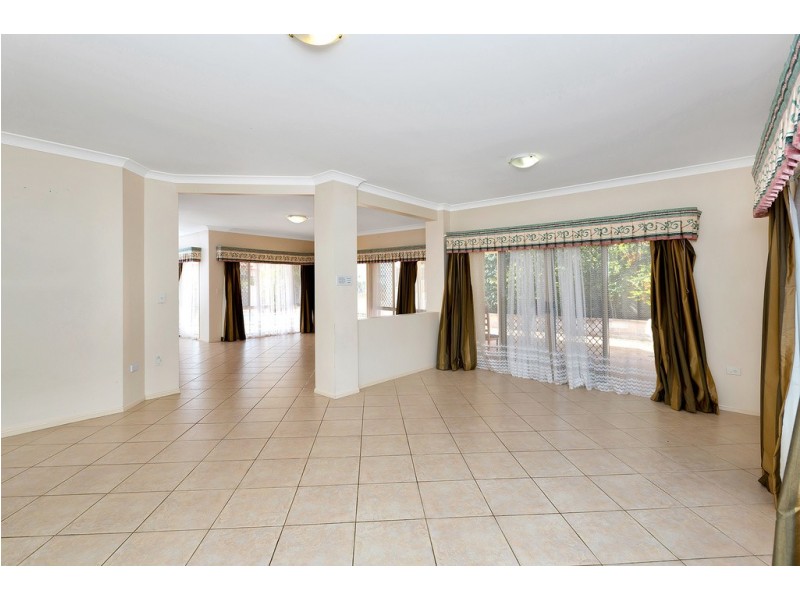 16 Golden Rain Place, Stretton QLD 4116
