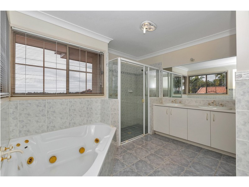 16 Golden Rain Place, Stretton QLD 4116