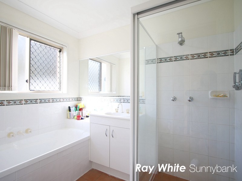 12 Yorkshire Place, Stretton QLD 4116