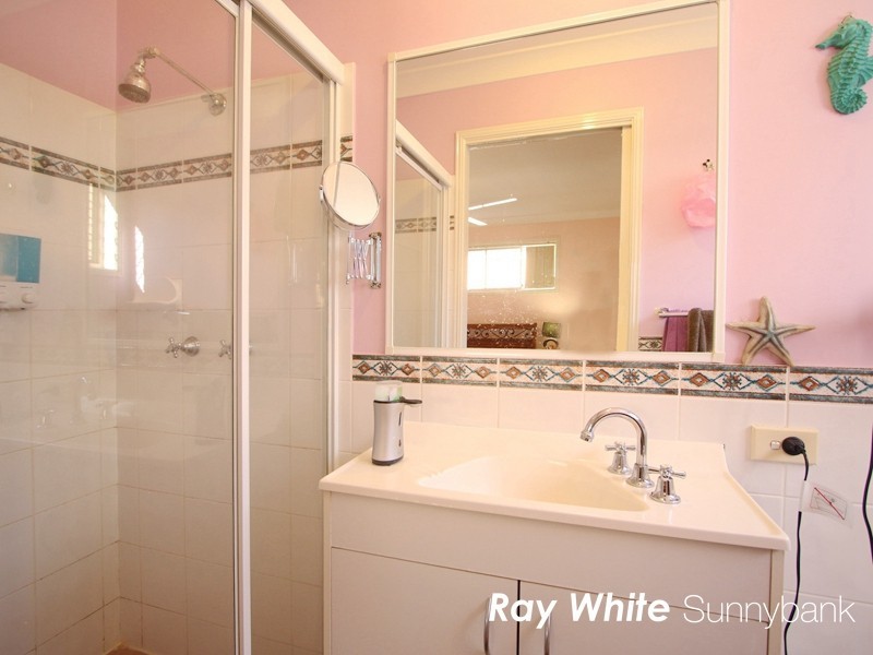 12 Yorkshire Place, Stretton QLD 4116