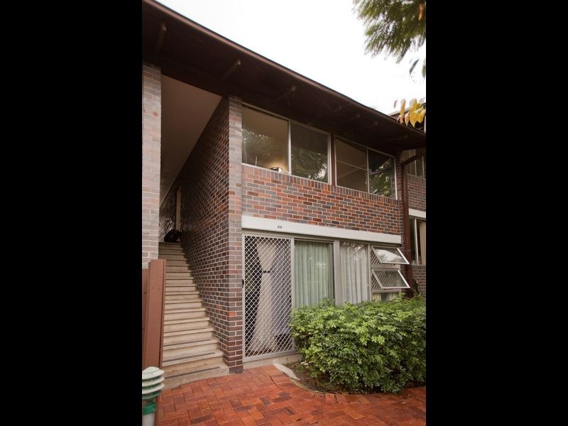 27/18 Holmes Road, Toowong QLD 4066