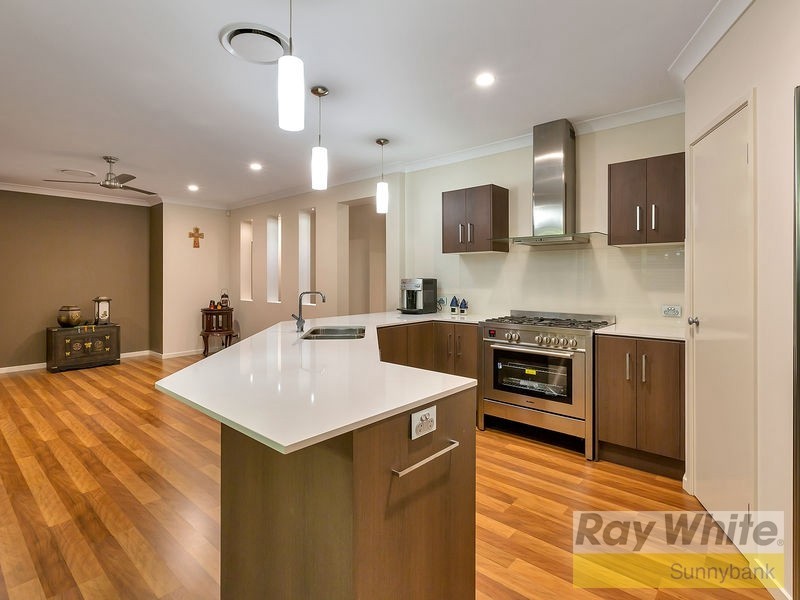 30 Azzure Street, Eight Mile Plains QLD 4113