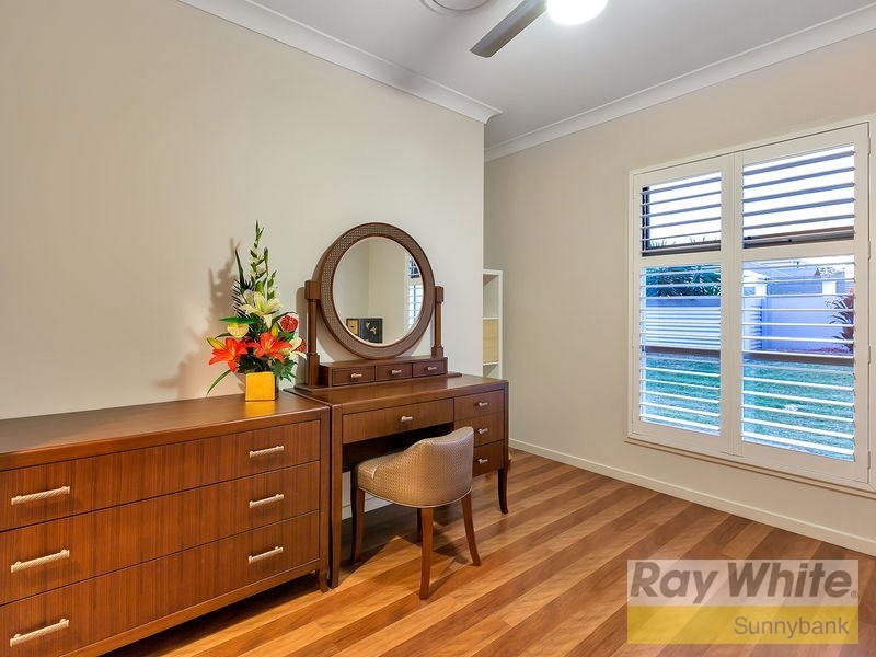 30 Azzure Street, Eight Mile Plains QLD 4113