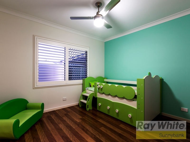 30 Azzure Street, Eight Mile Plains QLD 4113