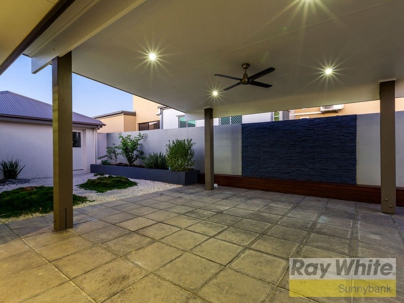 30 Azzure Street, Eight Mile Plains QLD 4113