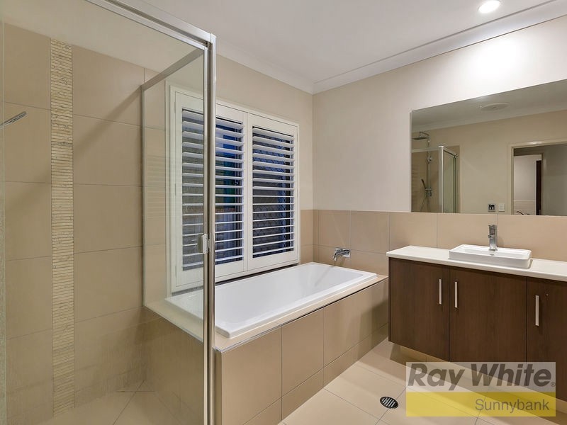 30 Azzure St, Eight Mile Plains QLD 4113