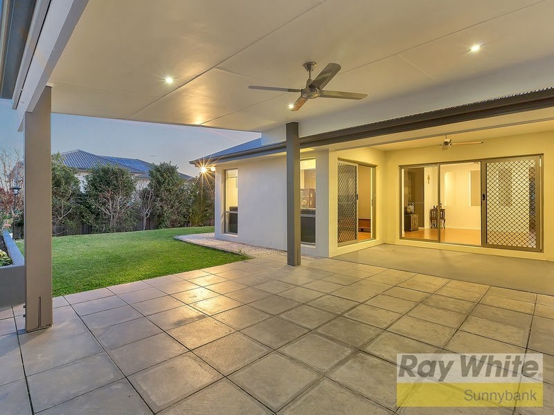 30 Azzure St, Eight Mile Plains QLD 4113