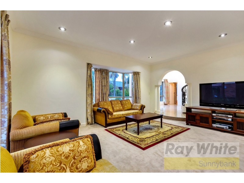 8 Reculver Street, Robertson QLD 4109