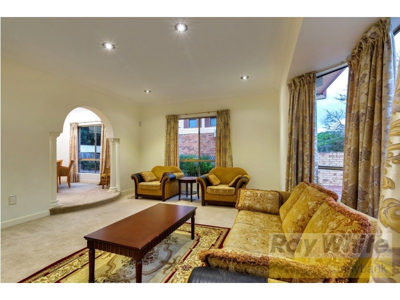 8 Reculver Street, Robertson QLD 4109