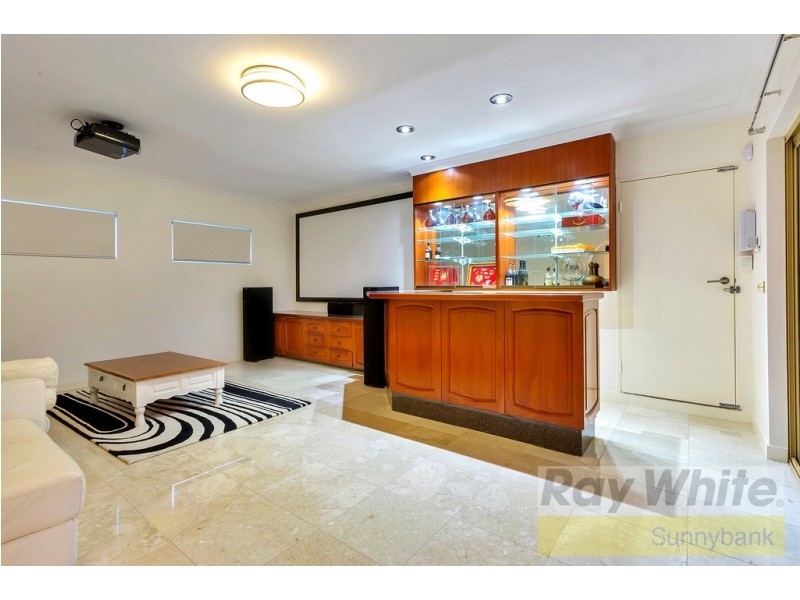 8 Reculver Street, Robertson QLD 4109