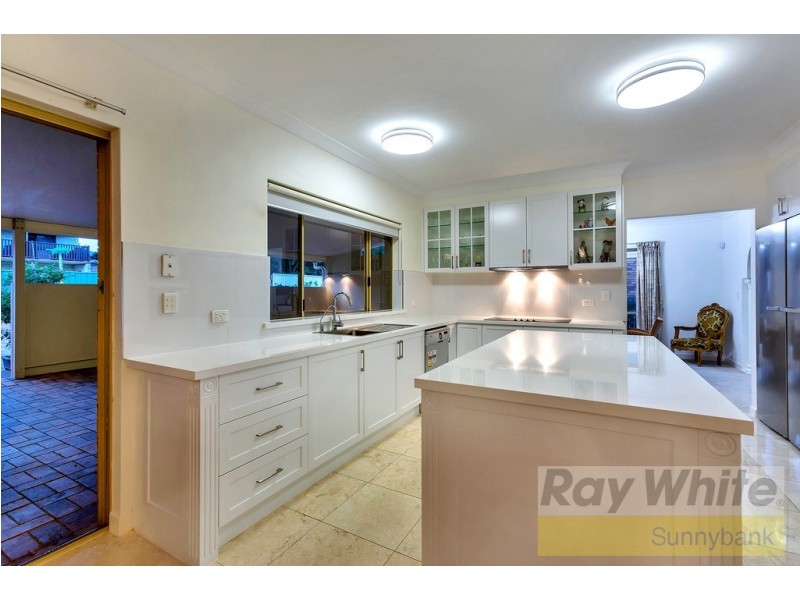 8 Reculver Street, Robertson QLD 4109