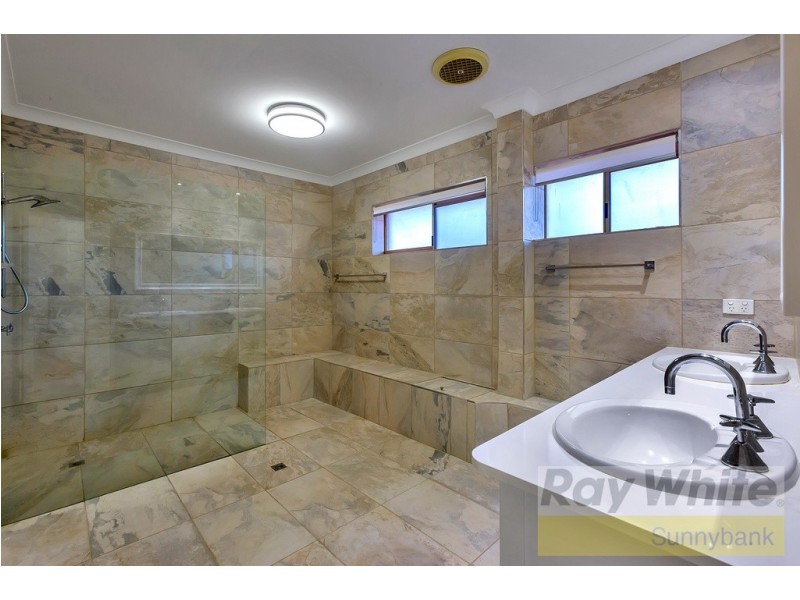 8 Reculver Street, Robertson QLD 4109