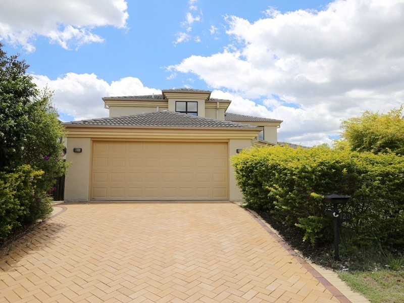 123 Bordeaux Street, Eight Mile Plains QLD 4113