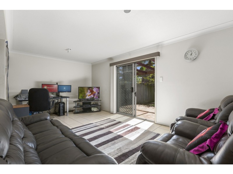 4/9 Lawrence Close, Robertson QLD 4109