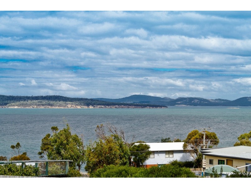 35 Robinia Street, Primrose Sands TAS 7173
