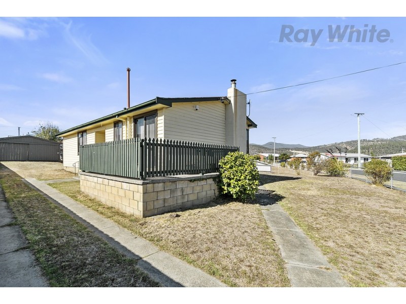 8 Walker Crescent, New Norfolk TAS 7140