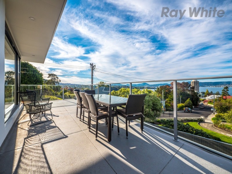 15 Heathcombe Crescent, Sandy Bay TAS 7005