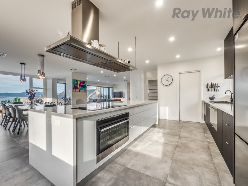 15 Heathcombe Crescent, Sandy Bay TAS 7005