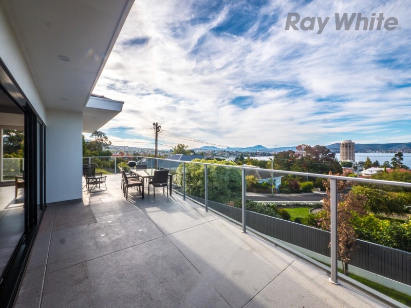 15 Heathcombe Crescent, Sandy Bay TAS 7005