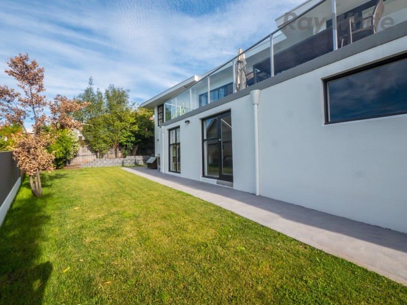 15 Heathcombe Crescent, Sandy Bay TAS 7005
