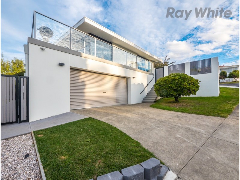 15 Heathcombe Crescent, Sandy Bay TAS 7005
