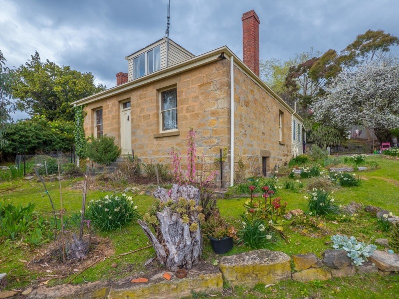 3 Hillside Cres, West Hobart TAS 7000
