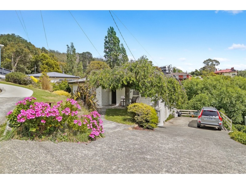 23 Rossendell Avenue, West Hobart TAS 7000