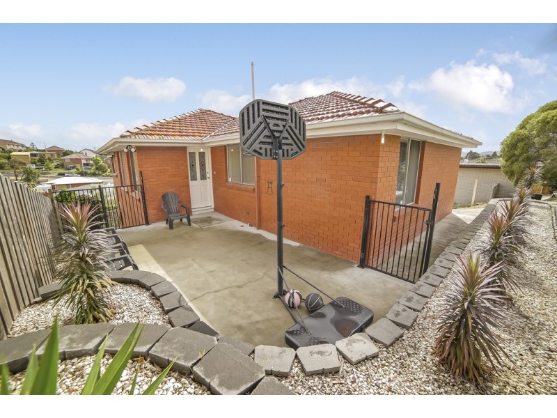 16 Chandos Drive, Berriedale TAS 7011