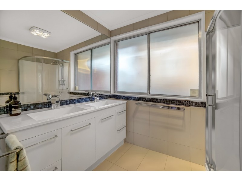 16 Chandos Drive, Berriedale TAS 7011