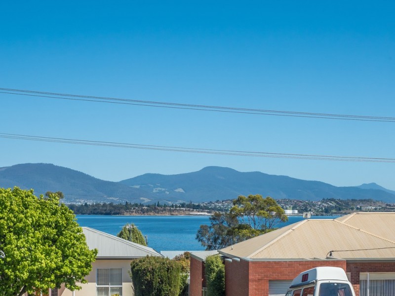16 Topham Street, Rose Bay TAS 7015
