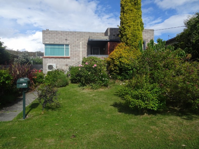 16 Topham Street, Rose Bay TAS 7015