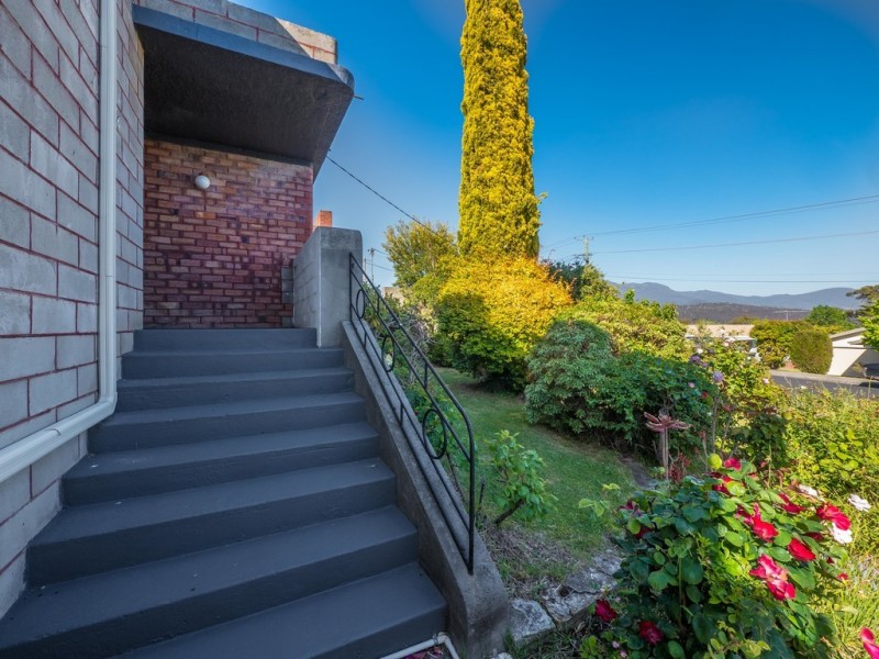 16 Topham Street, Rose Bay TAS 7015