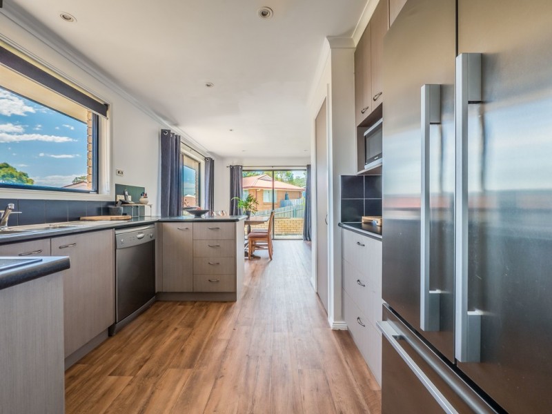 100 Oakdowns Parade, Oakdowns TAS 7019