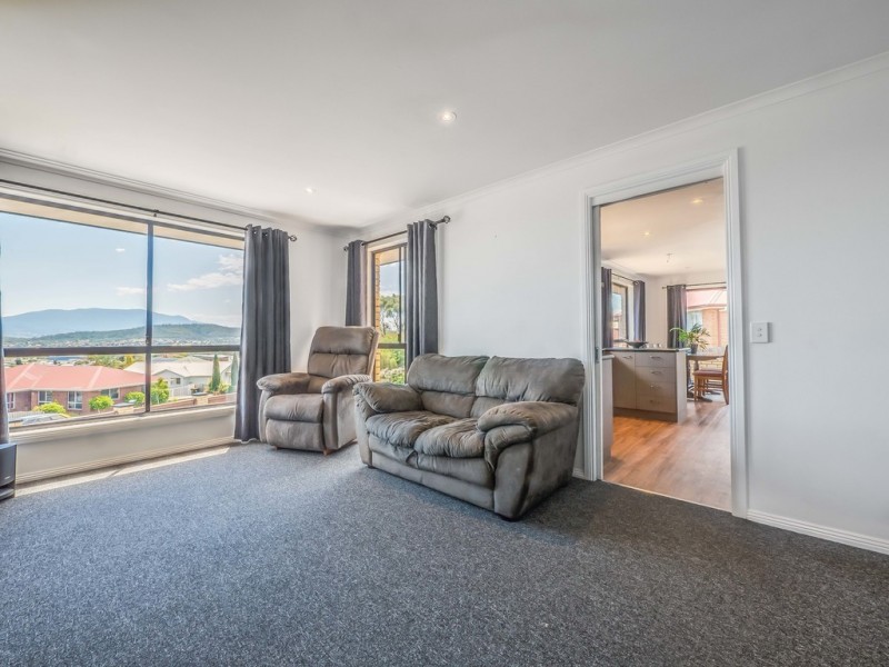 100 Oakdowns Parade, Oakdowns TAS 7019