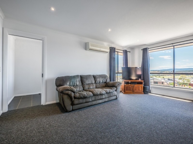 100 Oakdowns Parade, Oakdowns TAS 7019