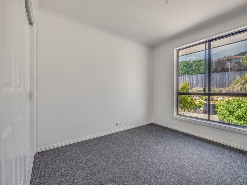 100 Oakdowns Parade, Oakdowns TAS 7019