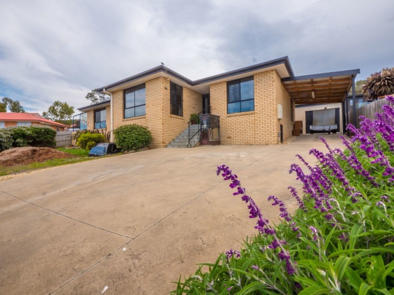 100 Oakdowns Parade, Oakdowns TAS 7019