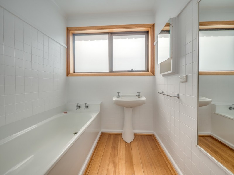 22 St Helens Street, Lindisfarne TAS 7015