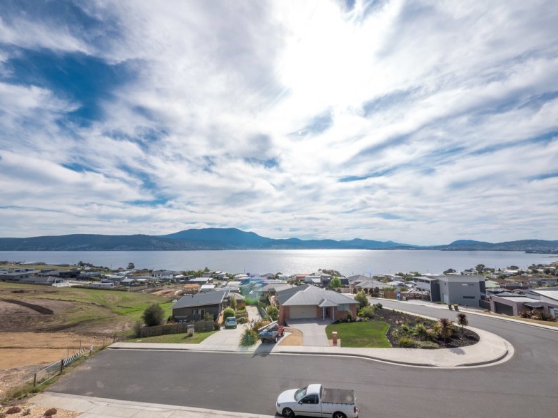 1/746 Oceana Drive, Tranmere TAS 7018