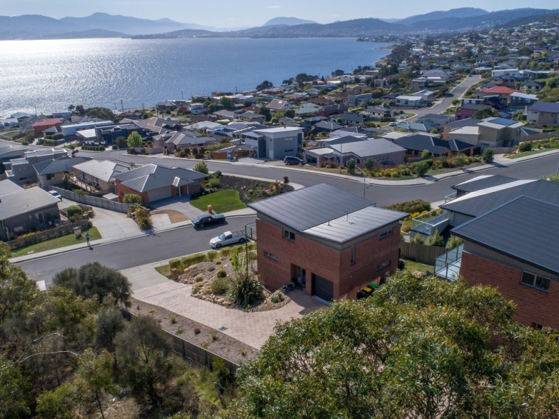 1/746 Oceana Drive, Tranmere TAS 7018
