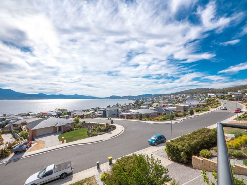 1/746 Oceana Drive, Tranmere TAS 7018