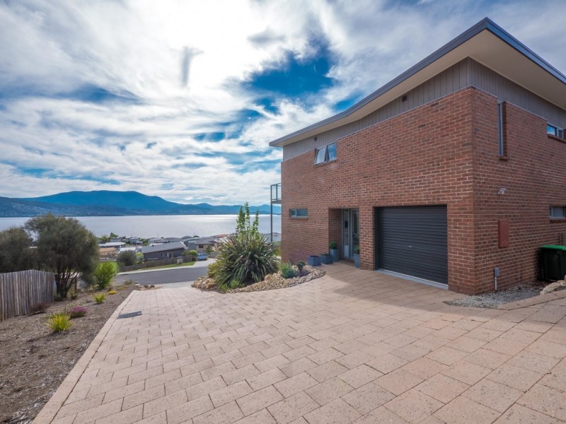 1/746 Oceana Drive, Tranmere TAS 7018