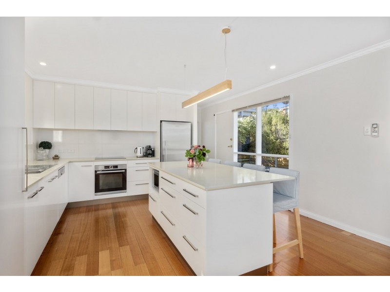 8 Manly Avenue, Lindisfarne TAS 7015