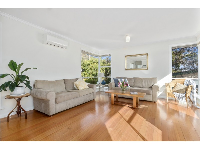 8 Manly Avenue, Lindisfarne TAS 7015