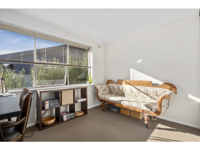 8 Manly Avenue, Lindisfarne TAS 7015