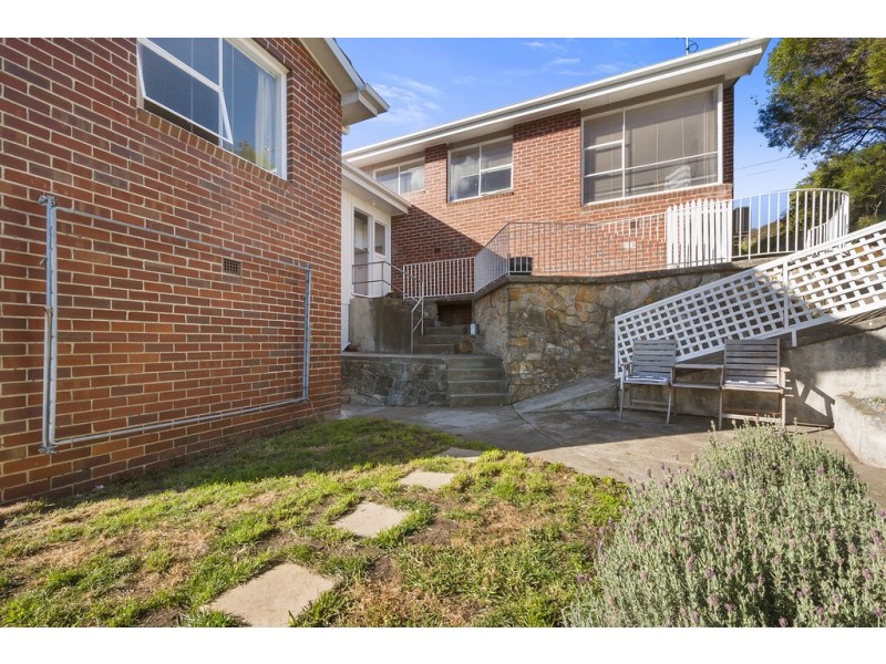 8 Manly Avenue, Lindisfarne TAS 7015