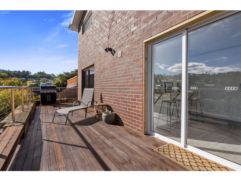 8 Manly Avenue, Lindisfarne TAS 7015