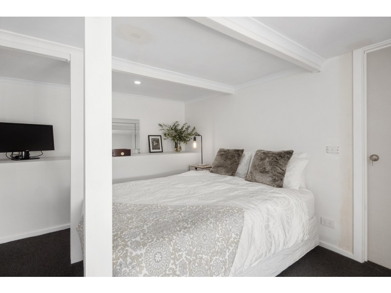 8 Manly Avenue, Lindisfarne TAS 7015
