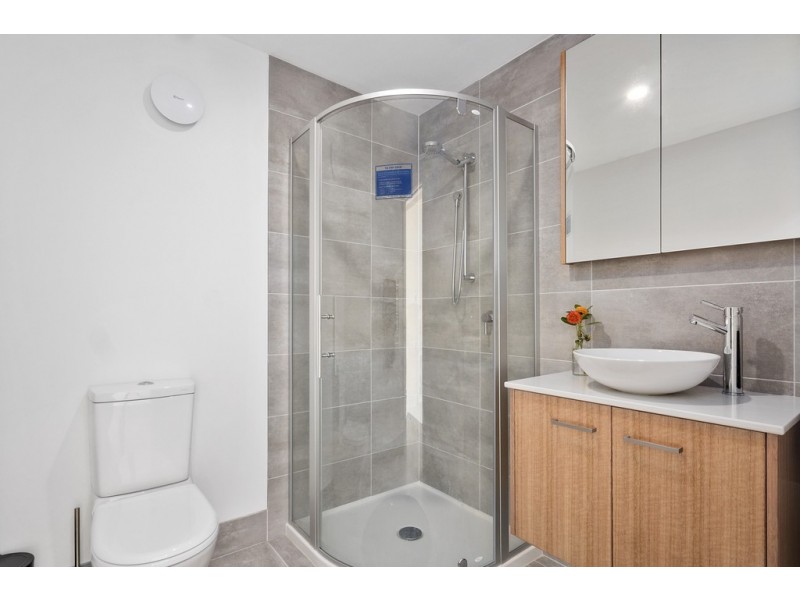 8 Manly Avenue, Lindisfarne TAS 7015